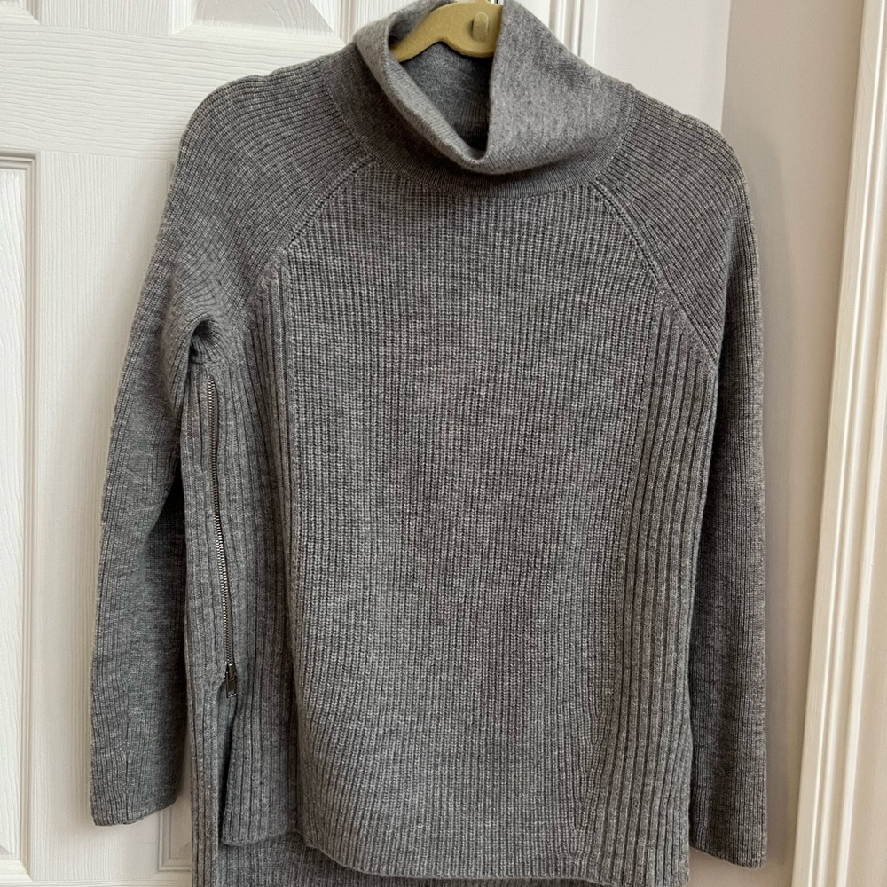 Vince gently used side zipper wool cashmere mock t sweater size S